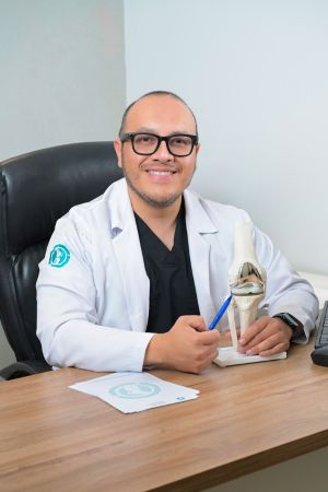 dr raul lopez cirujano de rodilla 01